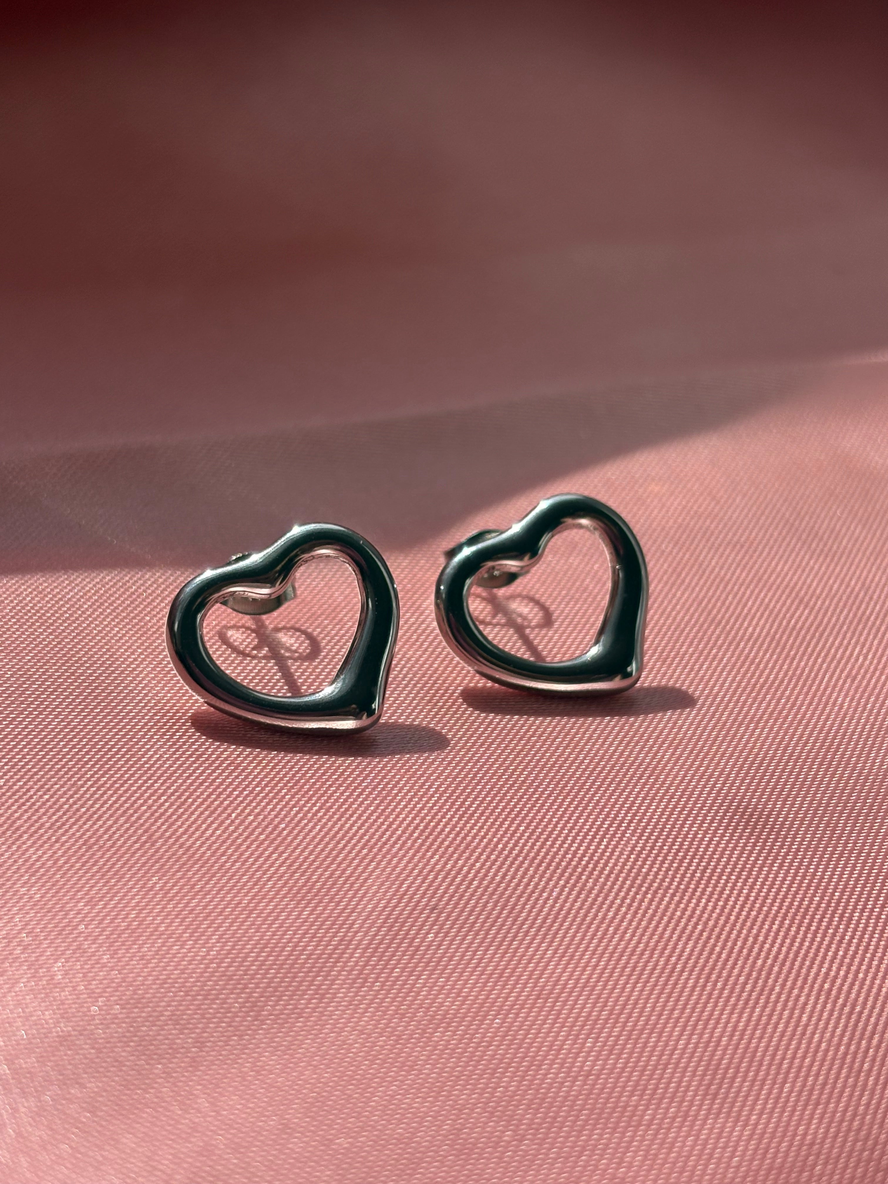 Tiff inspired heart studs / 18k gold plated stainless steel/ hypoallergenic